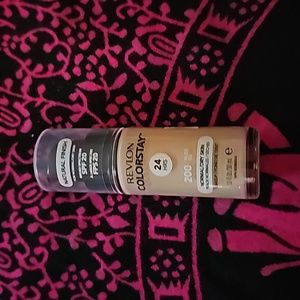 Revlon 24-hours Colorstay foundation